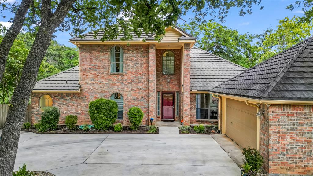 120 Oak Hollow Court Property Photo 1