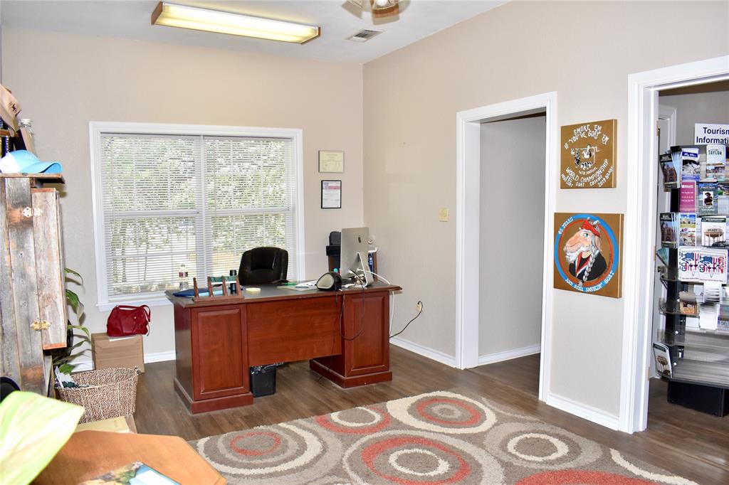 405 S Bridge Street Property Photo 2