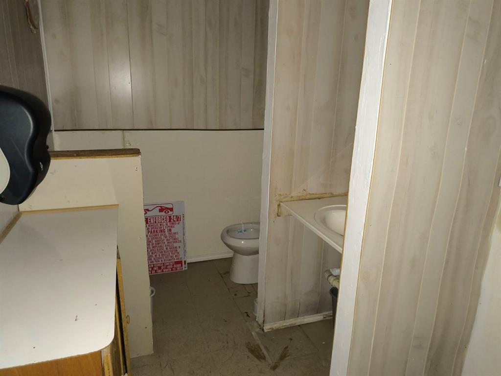 4404 Baylor Street Property Photo 7