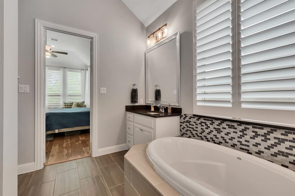 8516 Autumn Lake Trail Property Photo 33