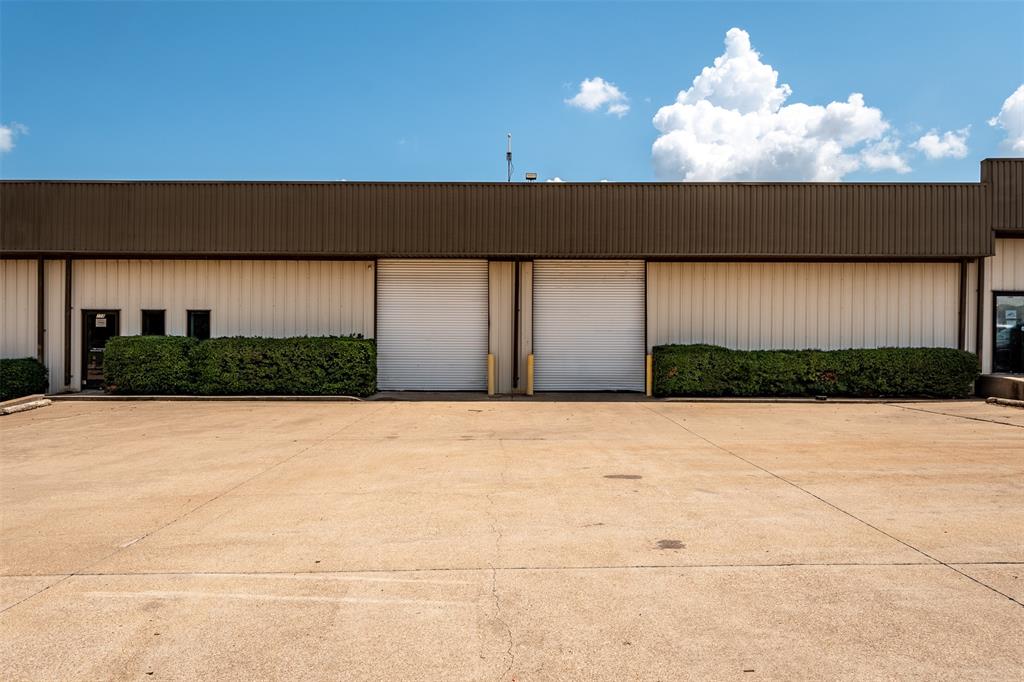 108 Industrial Drive Property Photo 1