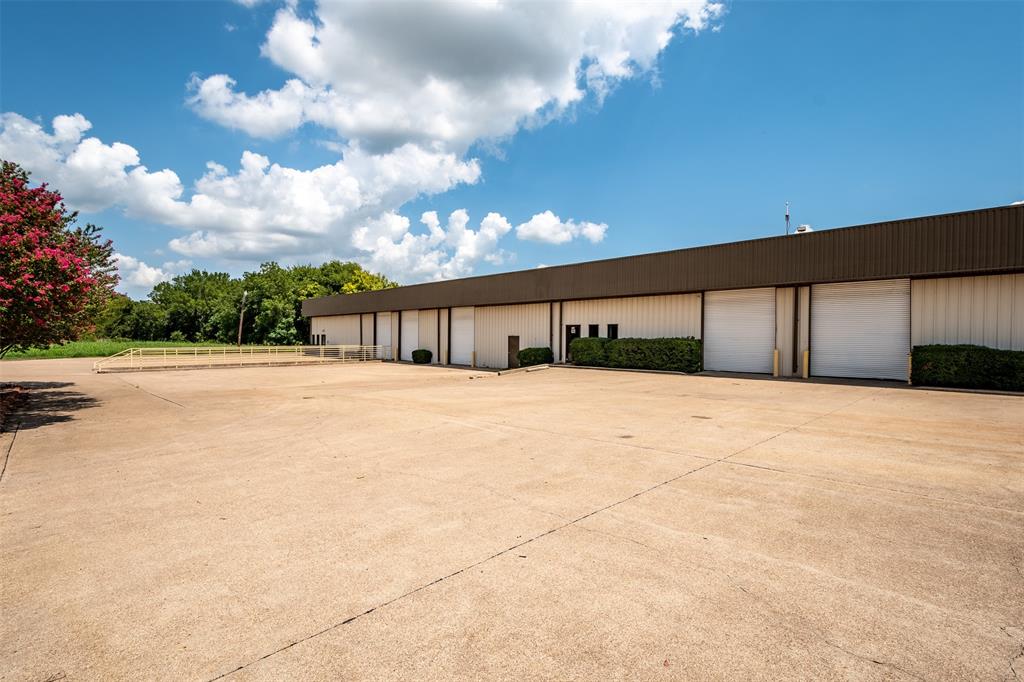 108 Industrial Drive Property Photo 2
