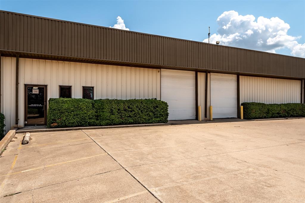 108 Industrial Drive Property Photo 3