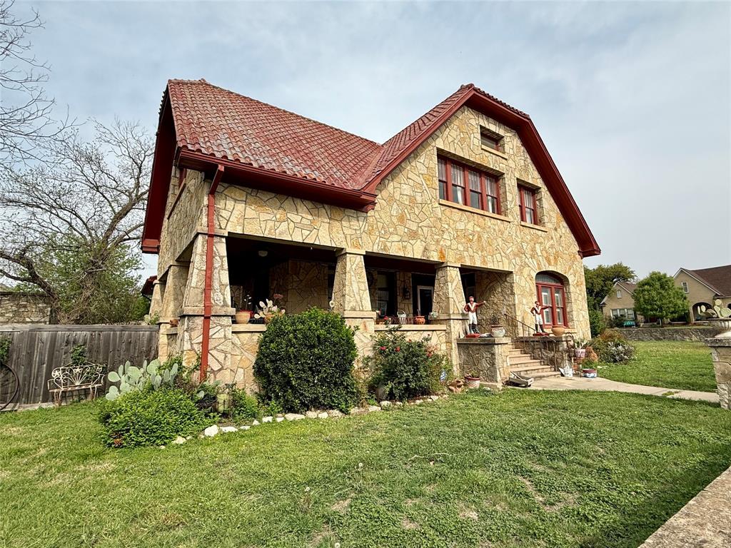 218 N Pecan Street Property Photo