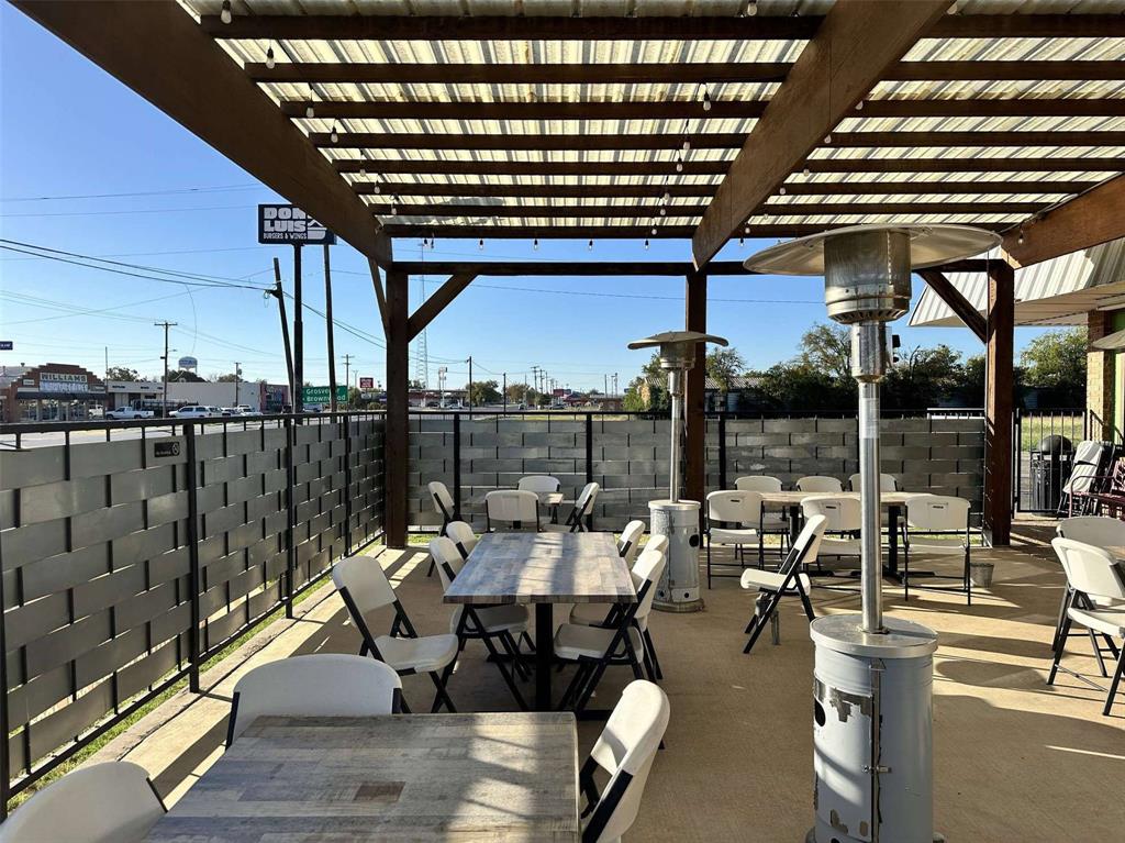 2000 S Commercial Avenue Property Photo 6