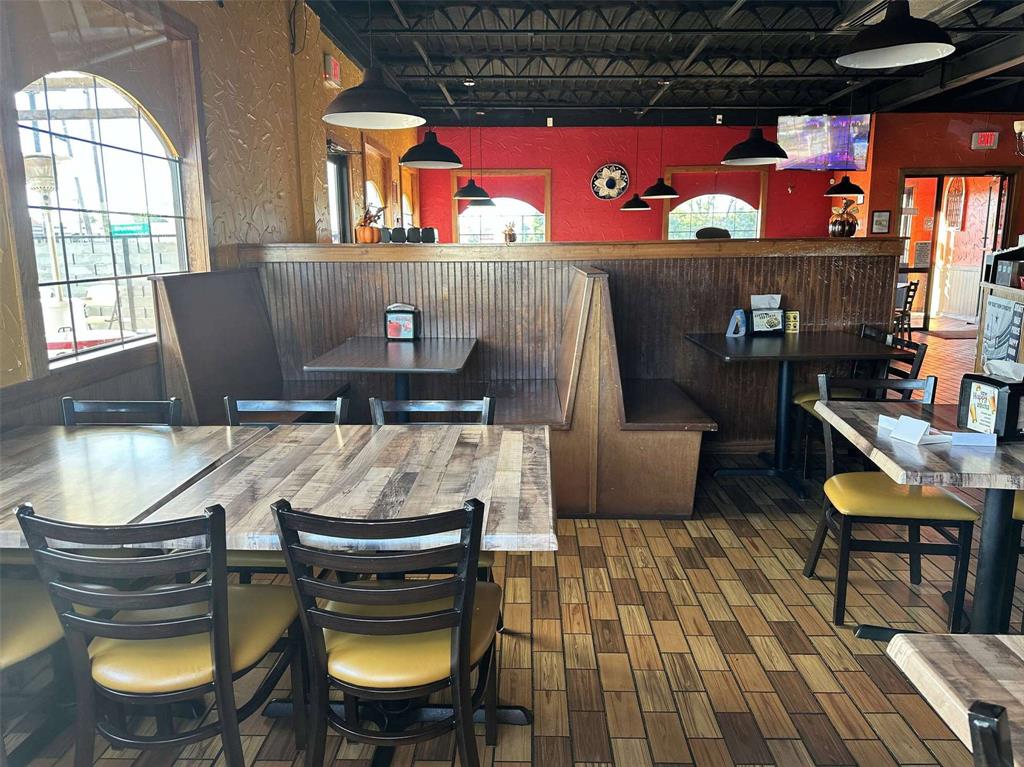 2000 S Commercial Avenue Property Photo 8