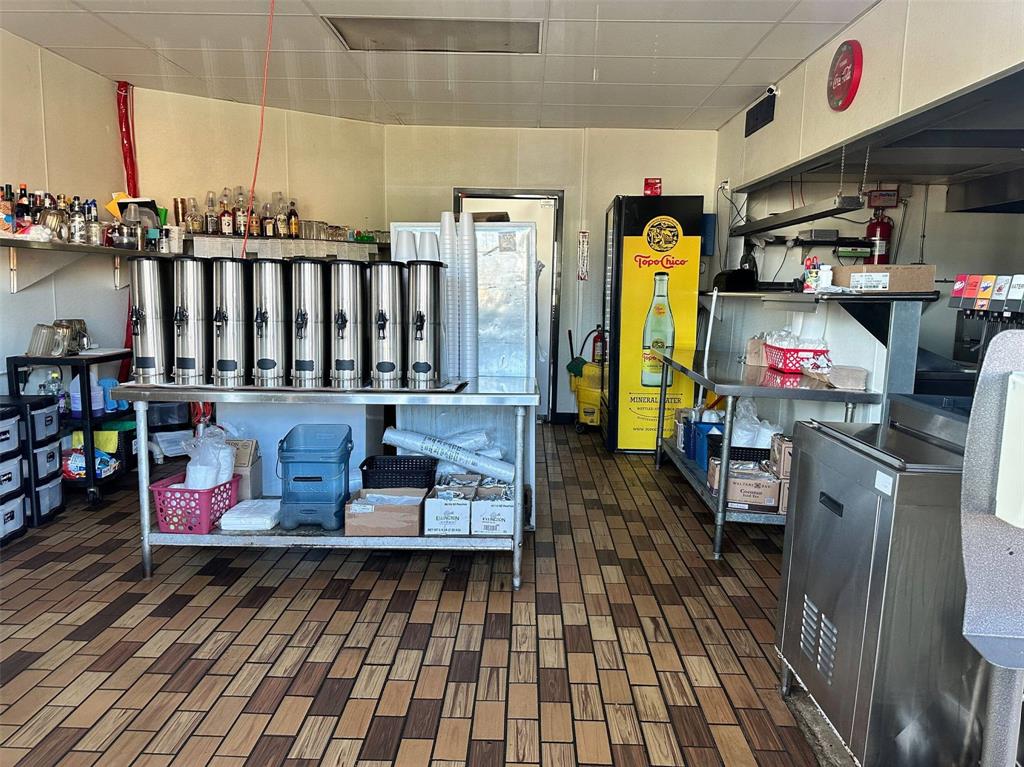 2000 S Commercial Avenue Property Photo 12