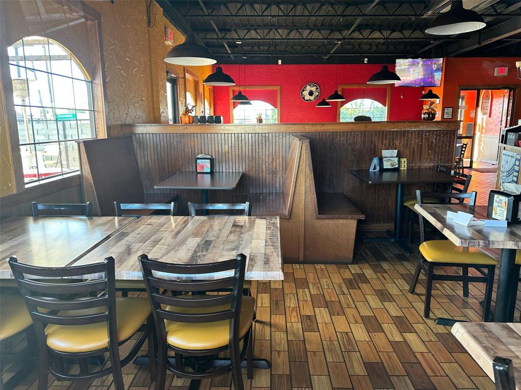 2000 S Commercial Avenue Property Photo 14