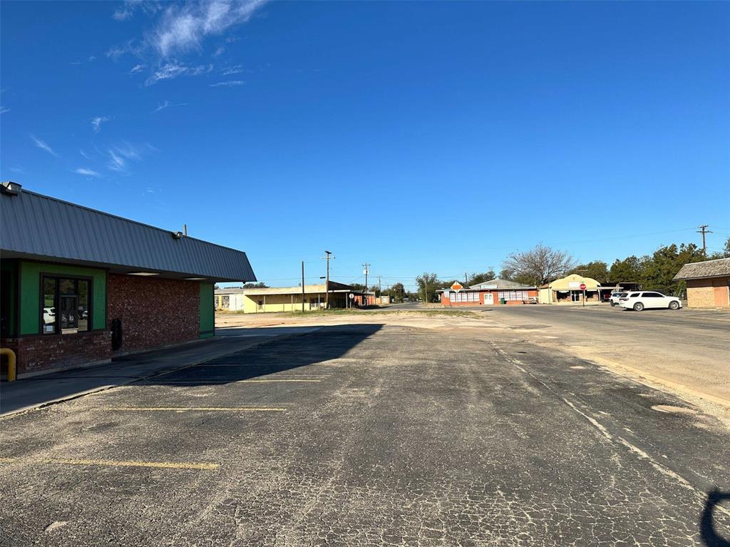2000 S Commercial Avenue Property Photo 17