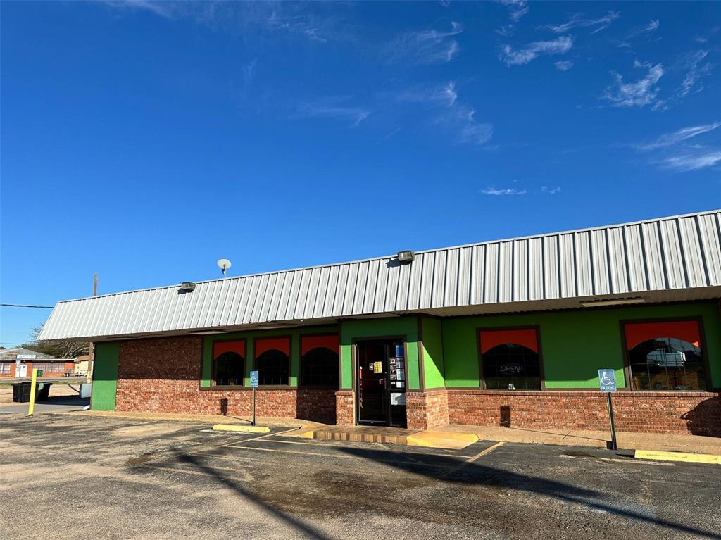 2000 S Commercial Avenue Property Photo 19