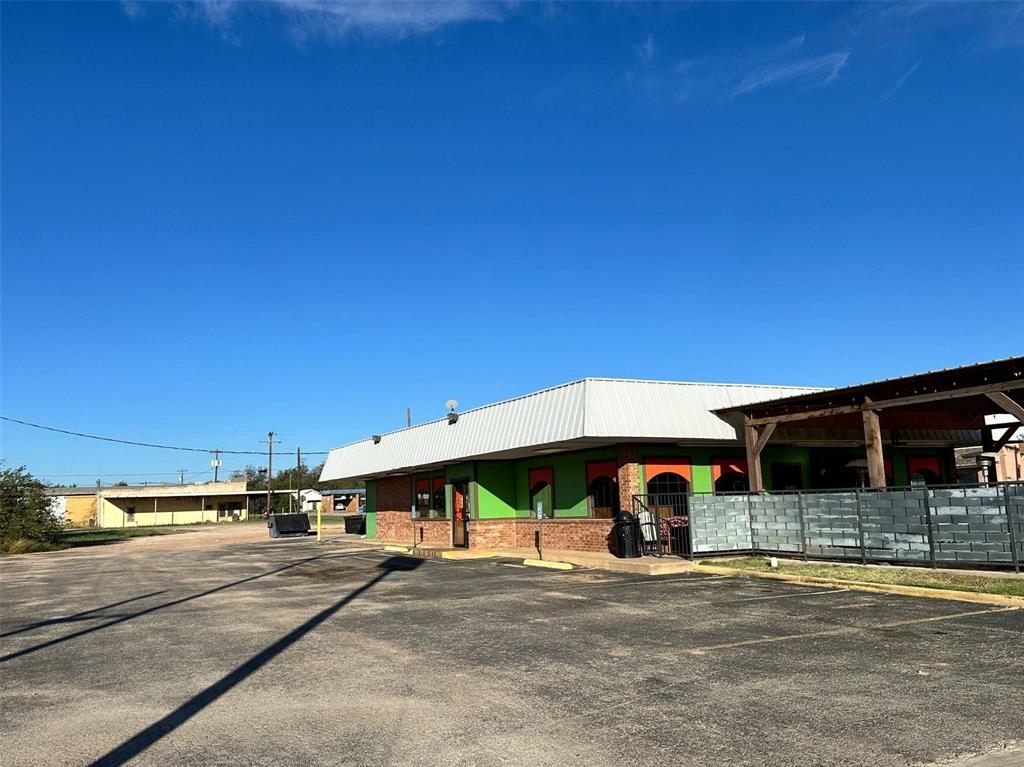2000 S Commercial Avenue Property Photo 21