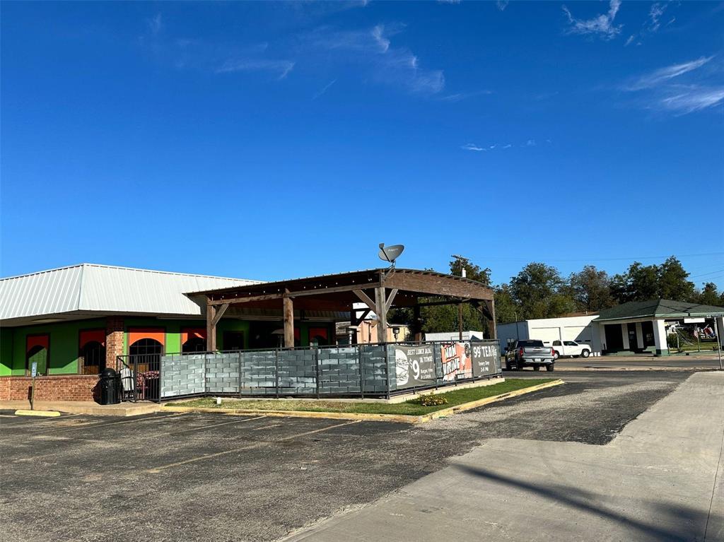 2000 S Commercial Avenue Property Photo 22