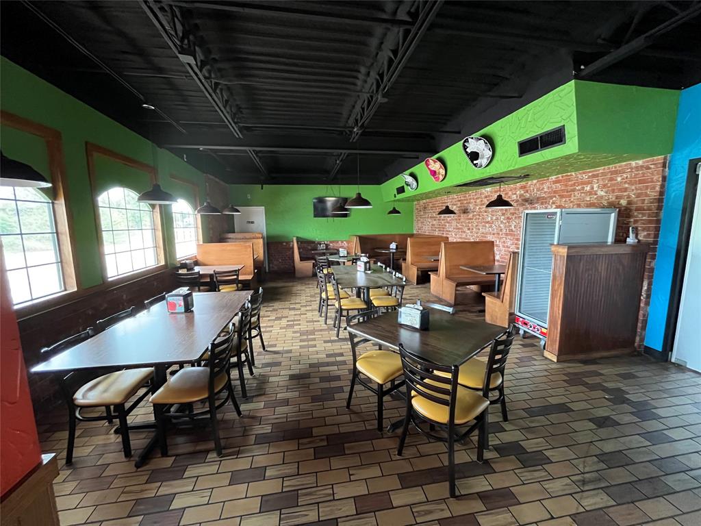2000 S Commercial Avenue Property Photo 29
