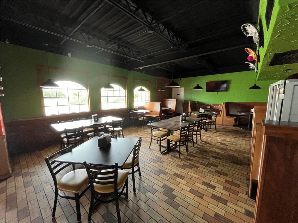 2000 S Commercial Avenue Property Photo 30