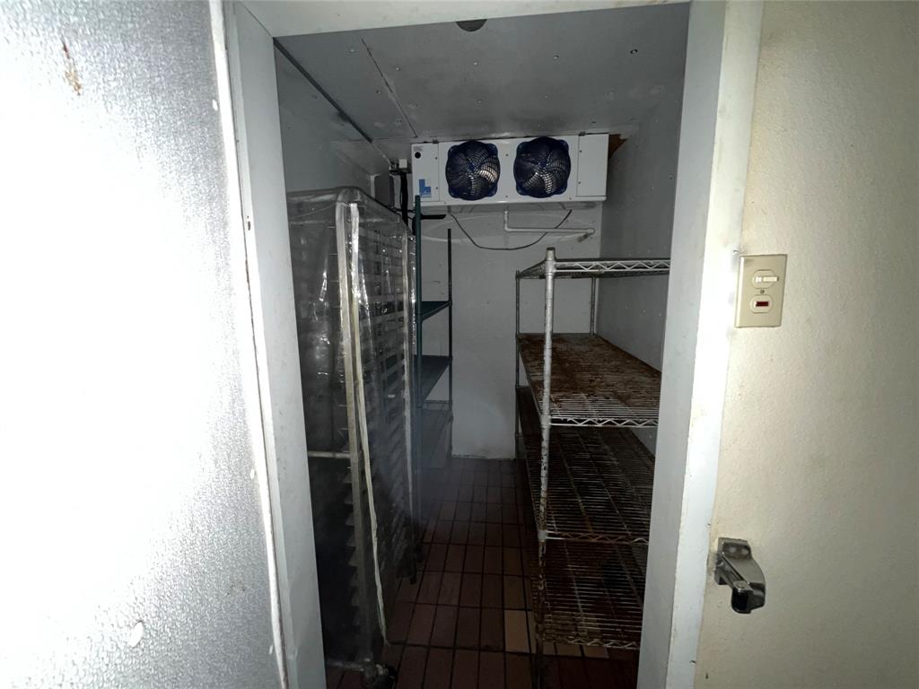 2000 S Commercial Avenue Property Photo 35