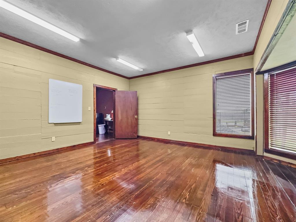 301 Mckinney Street Property Photo 16