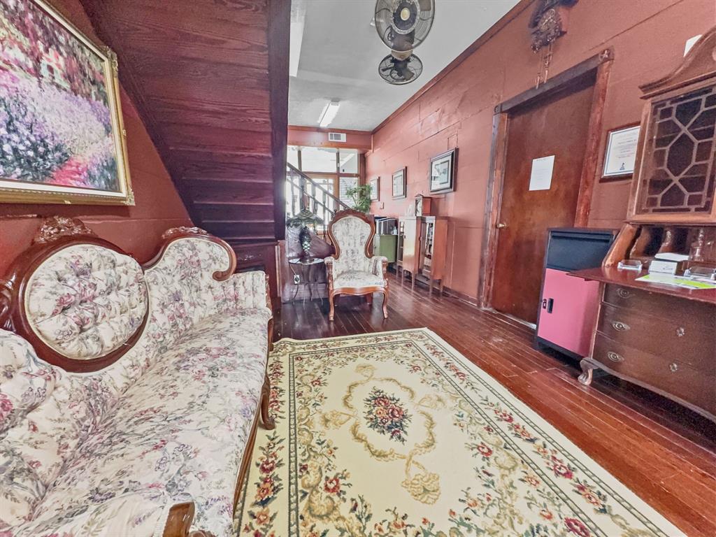301 Mckinney Street Property Photo 23