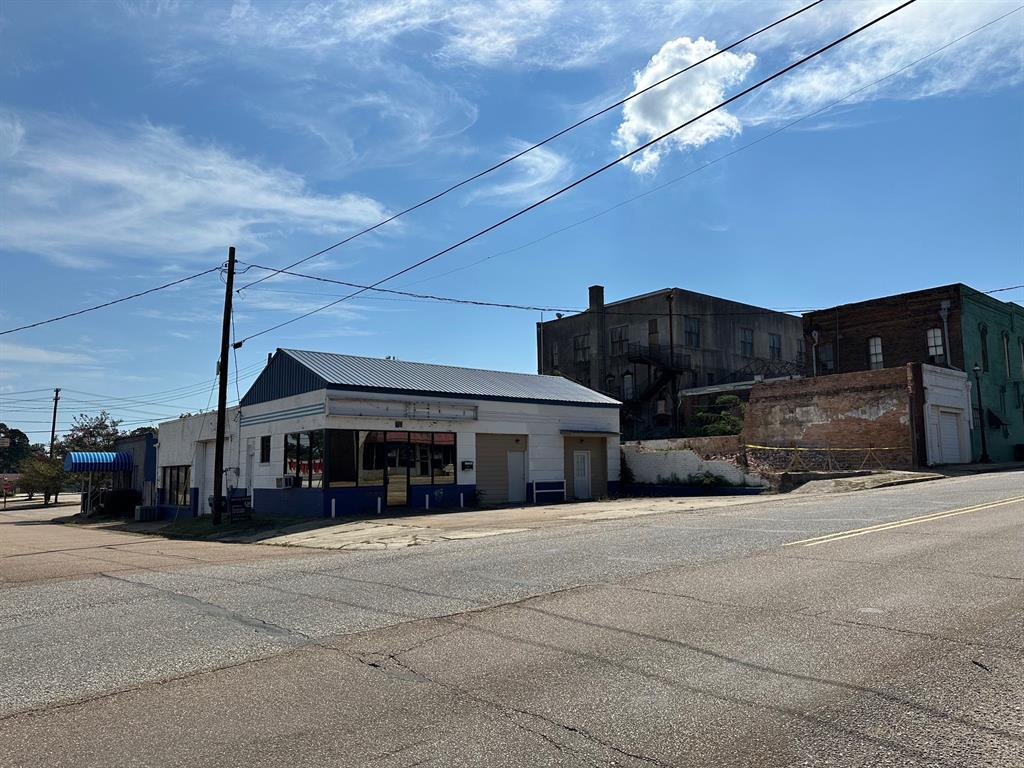 610 W Main Street Property Photo 1