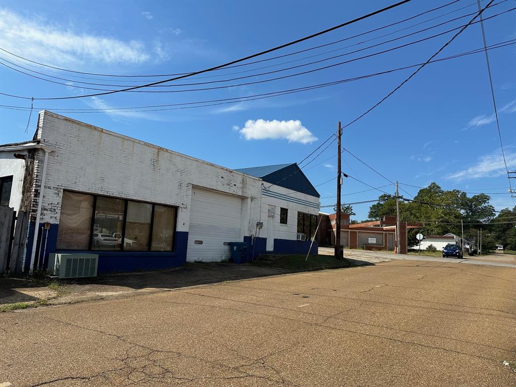 610 W Main Street Property Photo 2