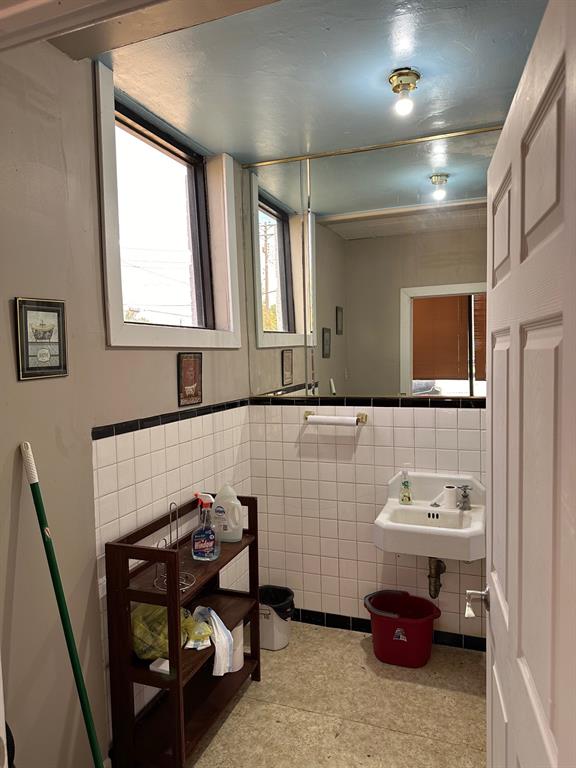 610 W Main Street Property Photo 9