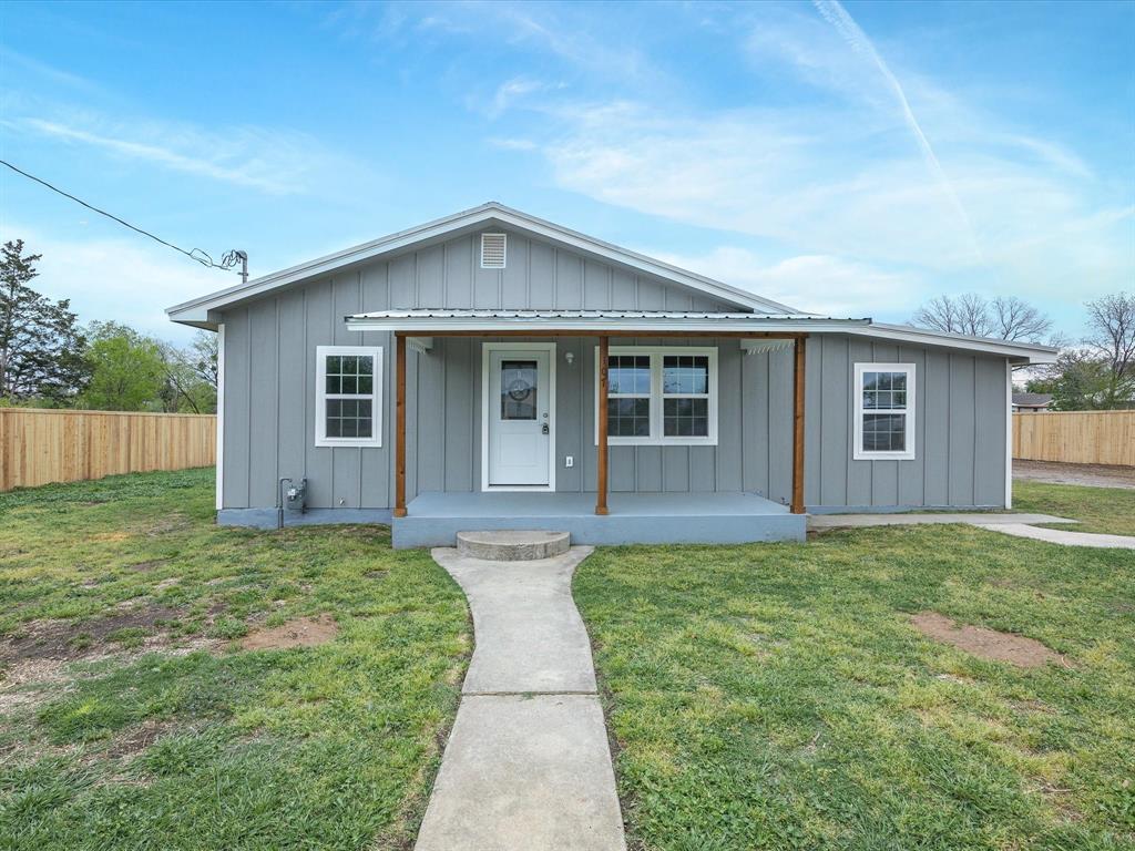 107 E Riley Street Property Photo