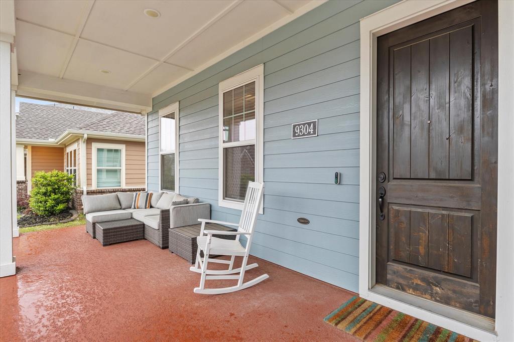 9304 Crockett Drive Property Photo 3