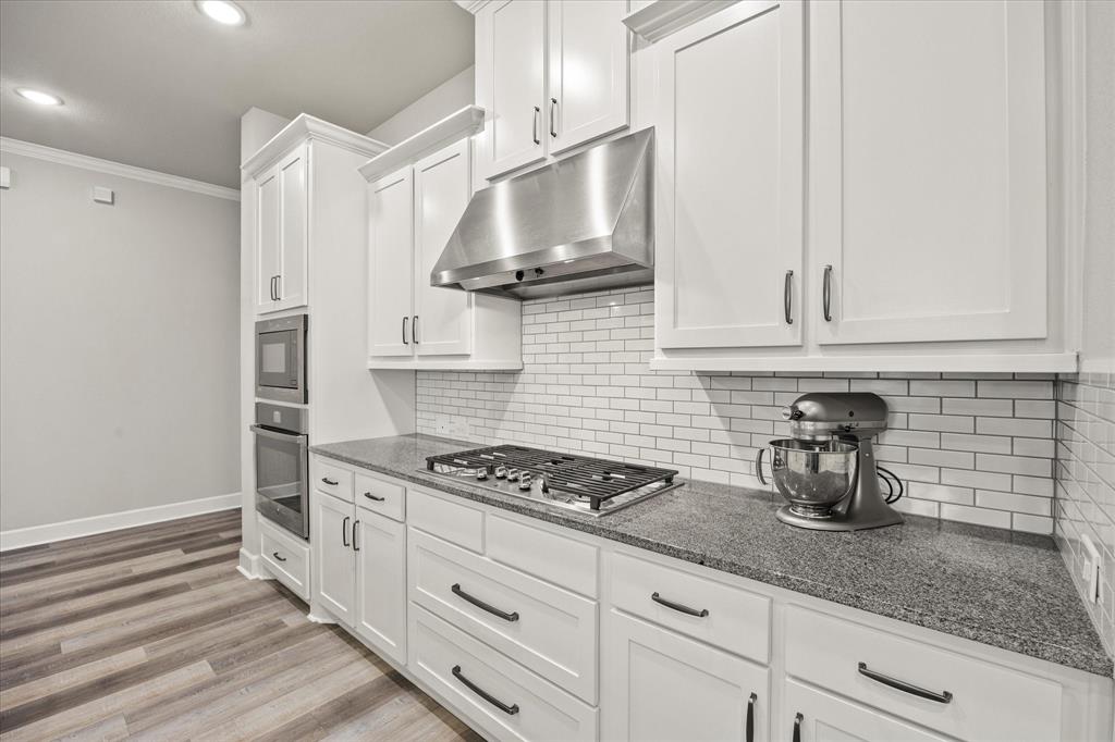 9304 Crockett Drive Property Photo 6