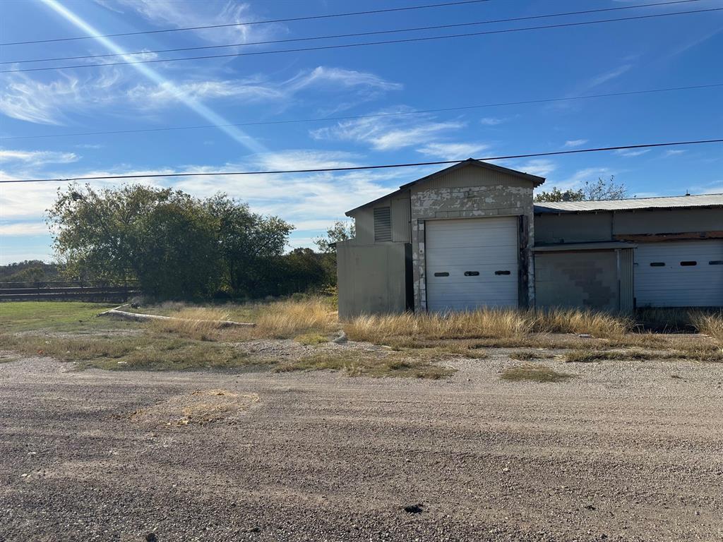 1890 S Main Street Property Photo 2
