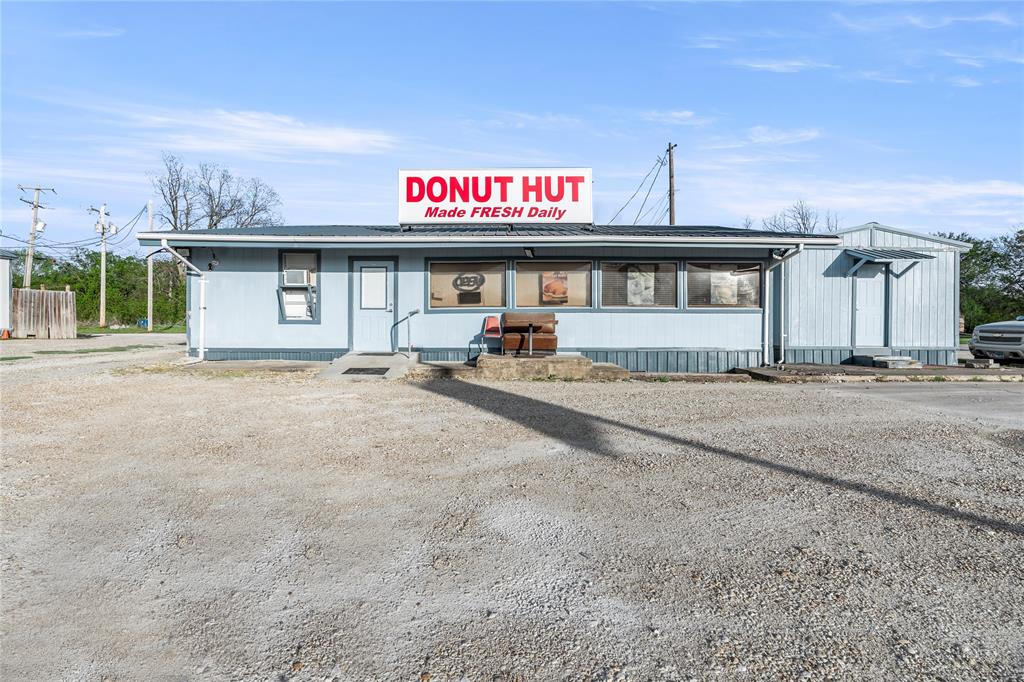 300 N Bosque Street Property Photo 1