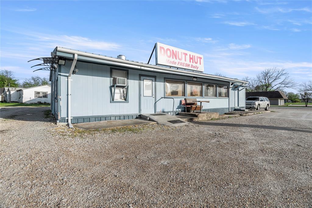 300 N Bosque Street Property Photo 3