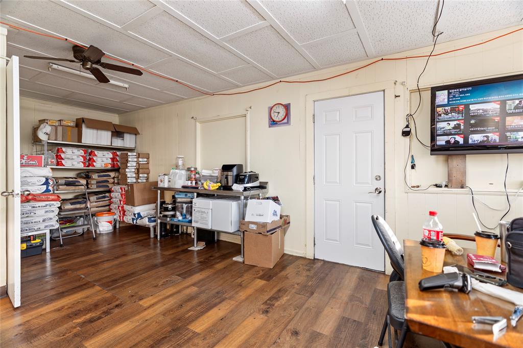 300 N Bosque Street Property Photo 9