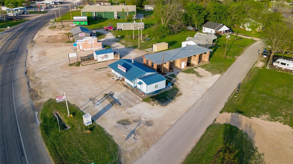 300 N Bosque Street Property Photo 11