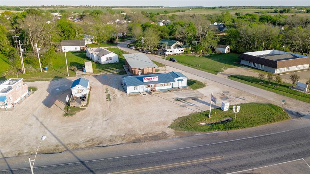 300 N Bosque Street Property Photo 13