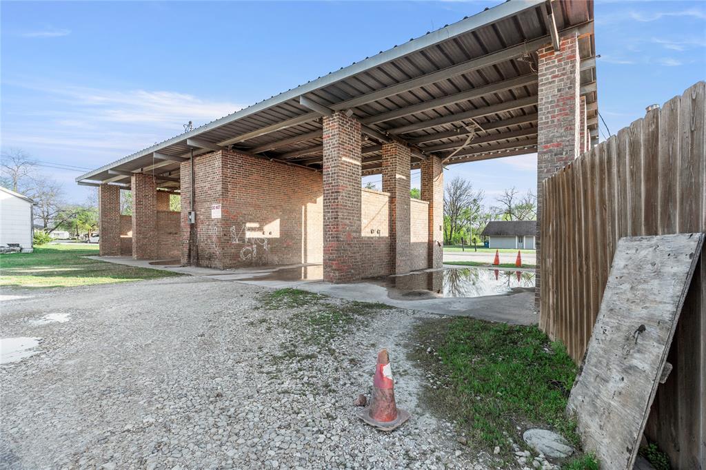 300 N Bosque Street Property Photo 17