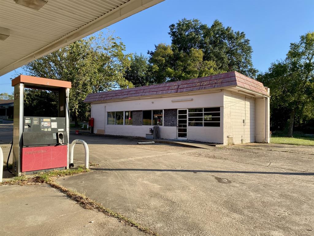 1900 Clarksville Street Property Photo 4