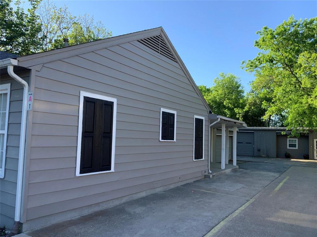 1405 W University Drive Property Photo 2