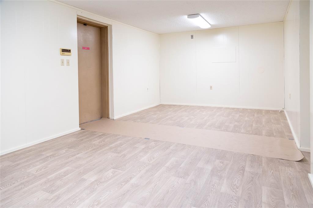 211 S Austin Street Property Photo 2