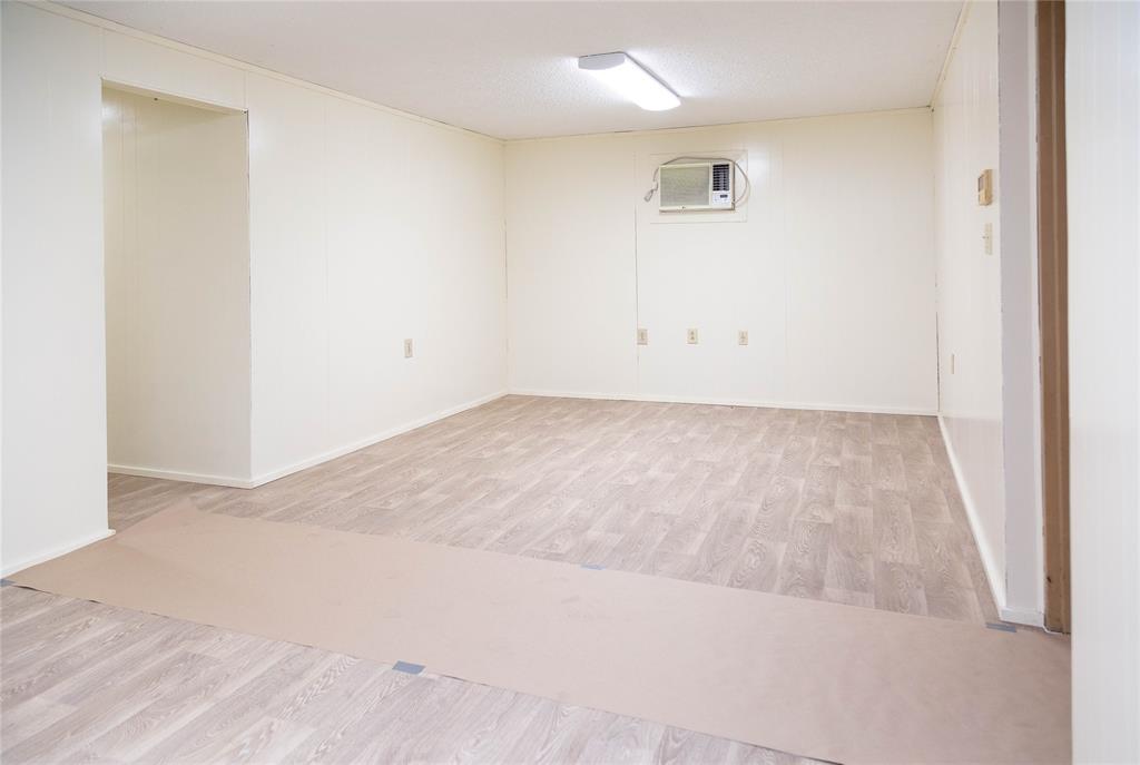 211 S Austin Street Property Photo 3
