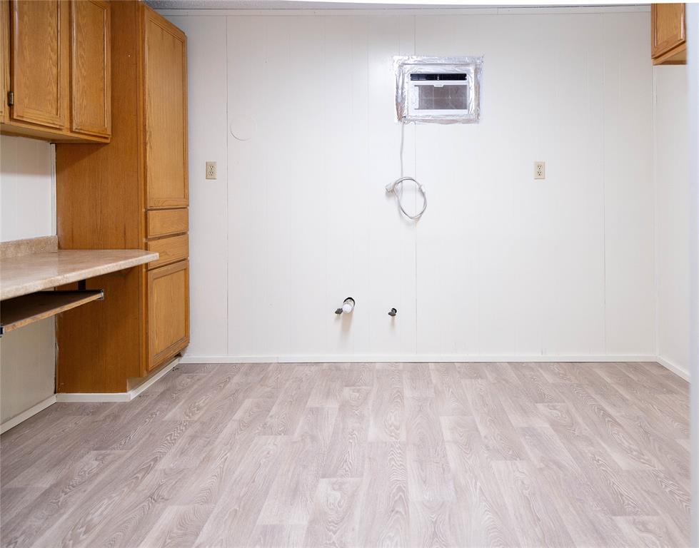 211 S Austin Street Property Photo 6