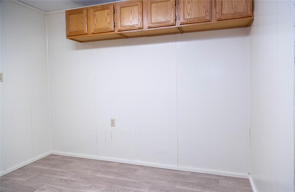 211 S Austin Street Property Photo 7