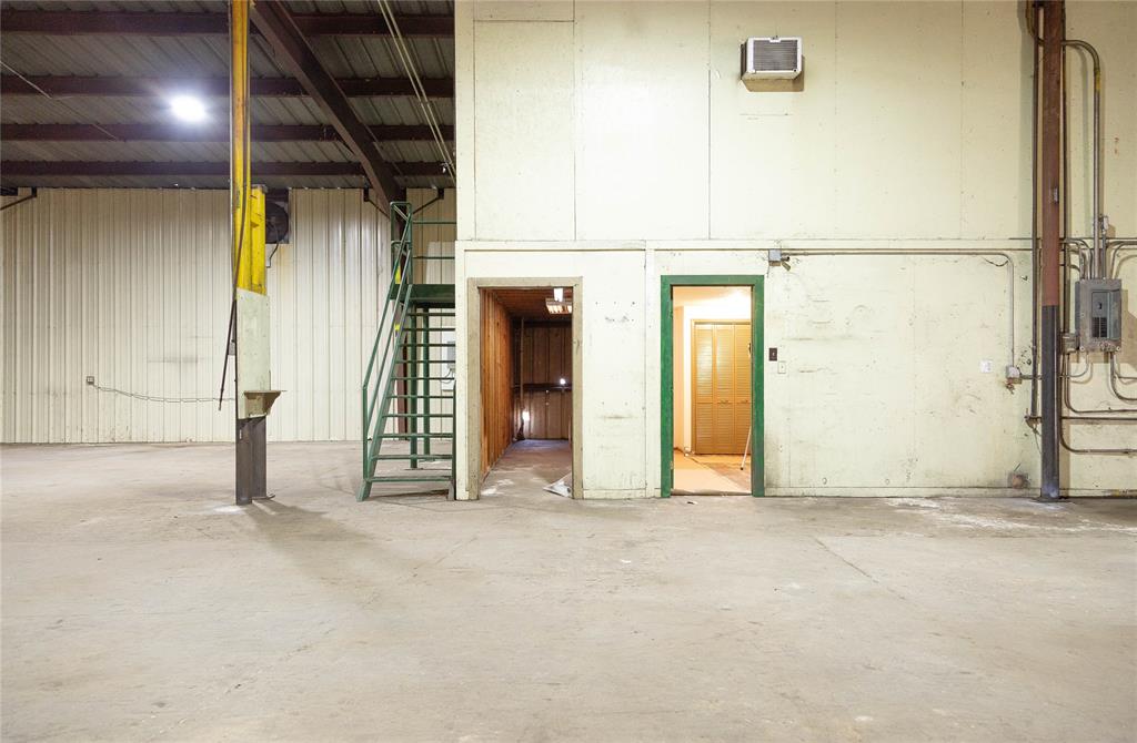 211 S Austin Street Property Photo 10