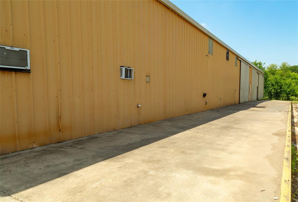 211 S Austin Street Property Photo 15