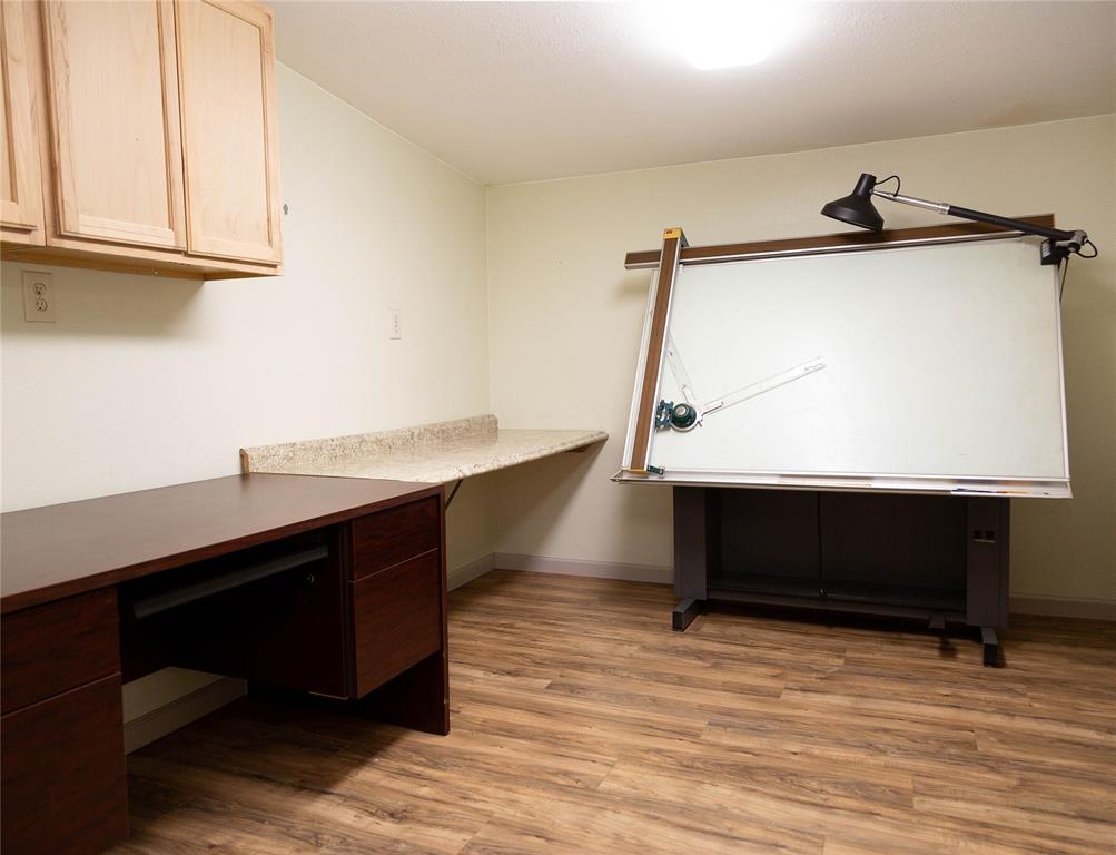 211 S Austin Street Property Photo 26