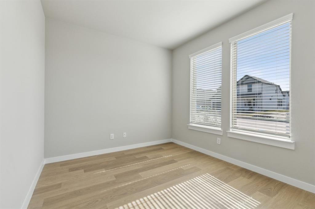 1362 Flora Place Property Photo 4