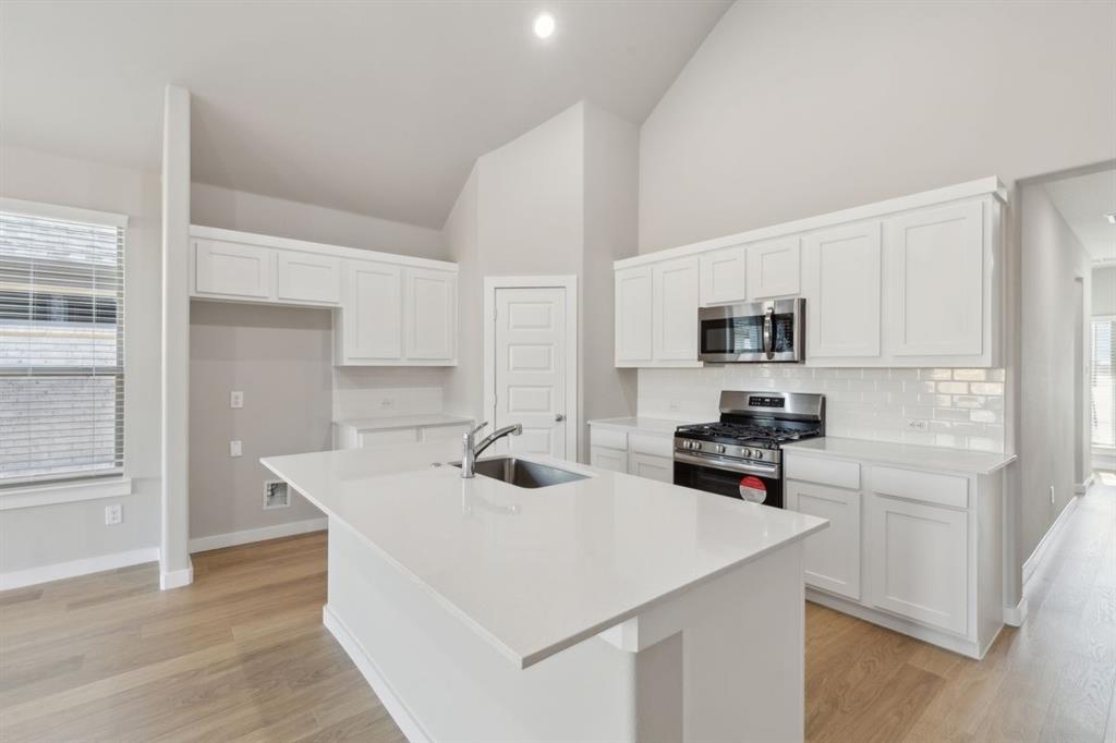1362 Flora Place Property Photo 10