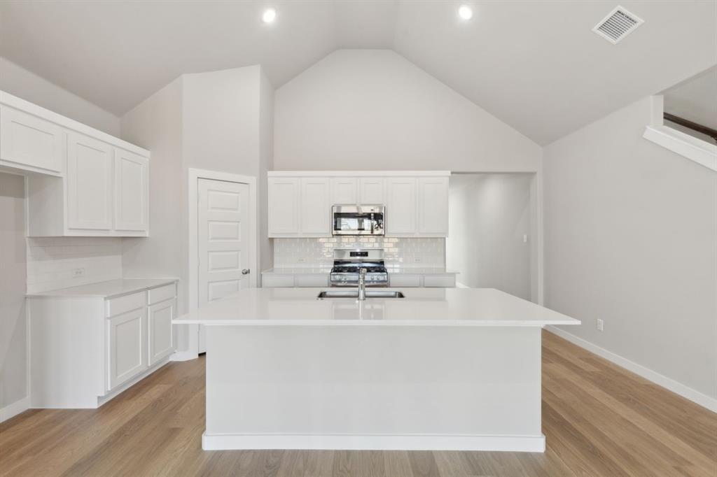 1362 Flora Place Property Photo 11