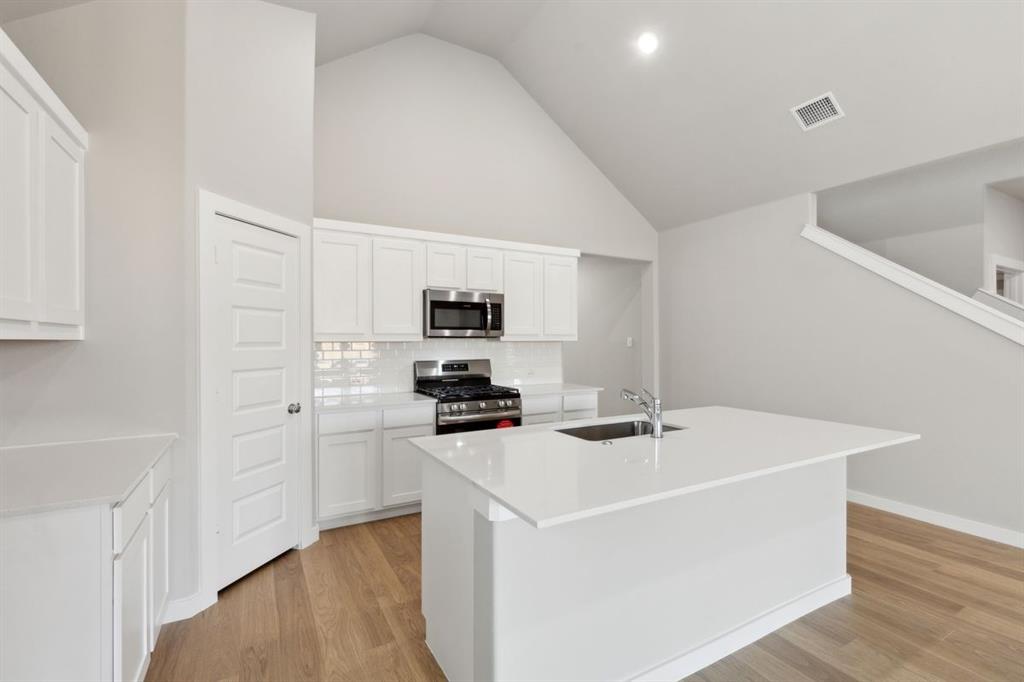 1362 Flora Place Property Photo 12