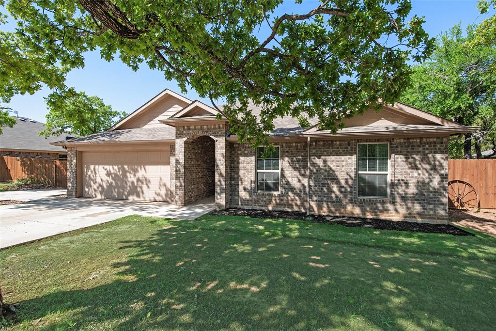 207 Shady Oaks Drive Property Photo 1
