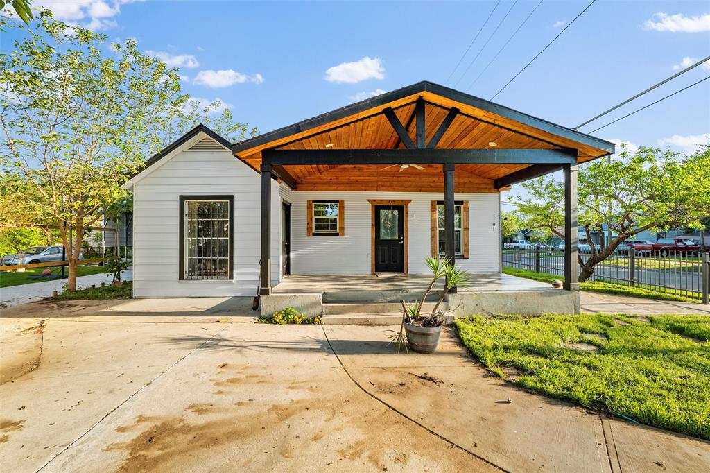 1101 Melbourne Avenue Property Photo 1