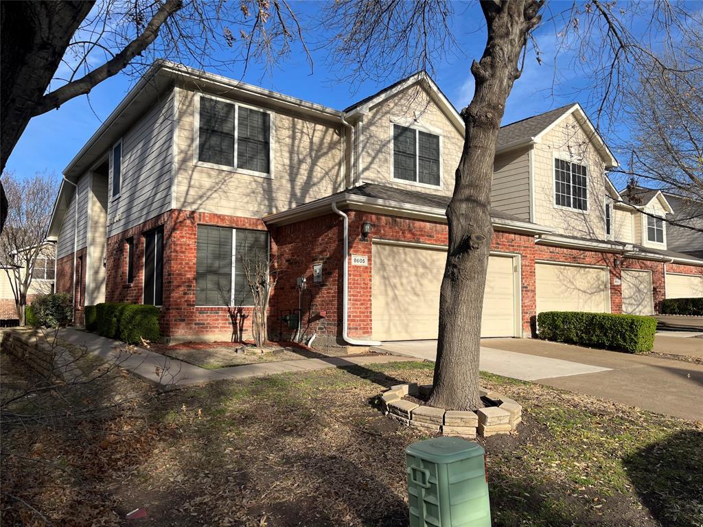 8605 Hunters Trace Lane Property Photo 1
